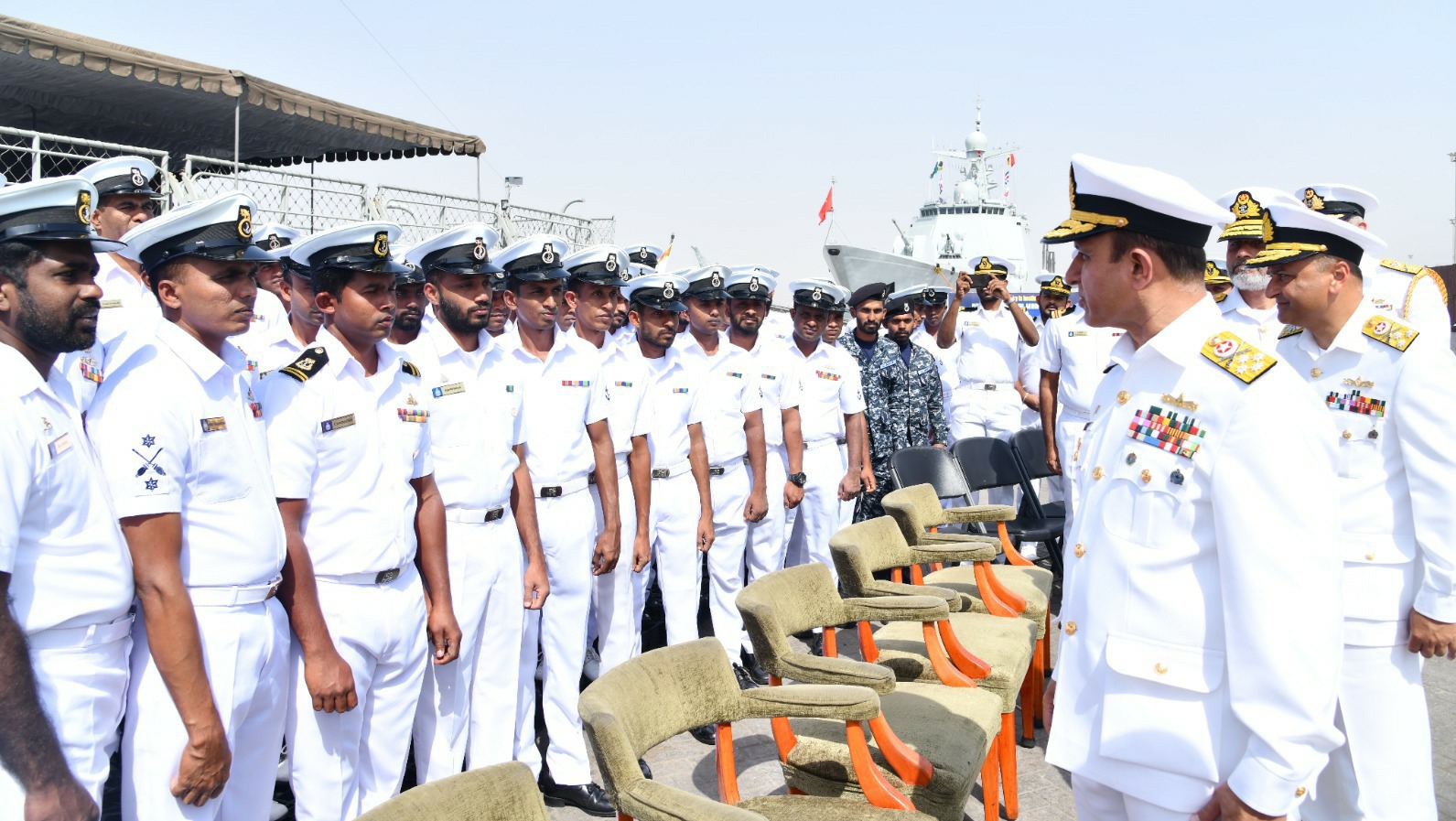 CHIEF OF THE NAVAL STAFF VISITS FOREIGN SHIPS PARTICIPATING  IN 8TH MULTINATIONAL NAVAL EXERCISE AMAN-2023.