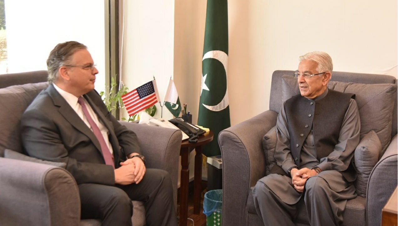 Mr. Donald Blome, United States Ambassador to Pakistan called on Minister for Defence, Khawaja Asif in his office.