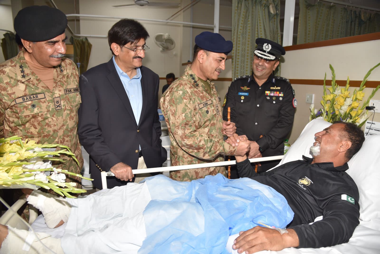 COAS briefed about the Karachi Police Office (KPO) incident at Corps Headquarters.