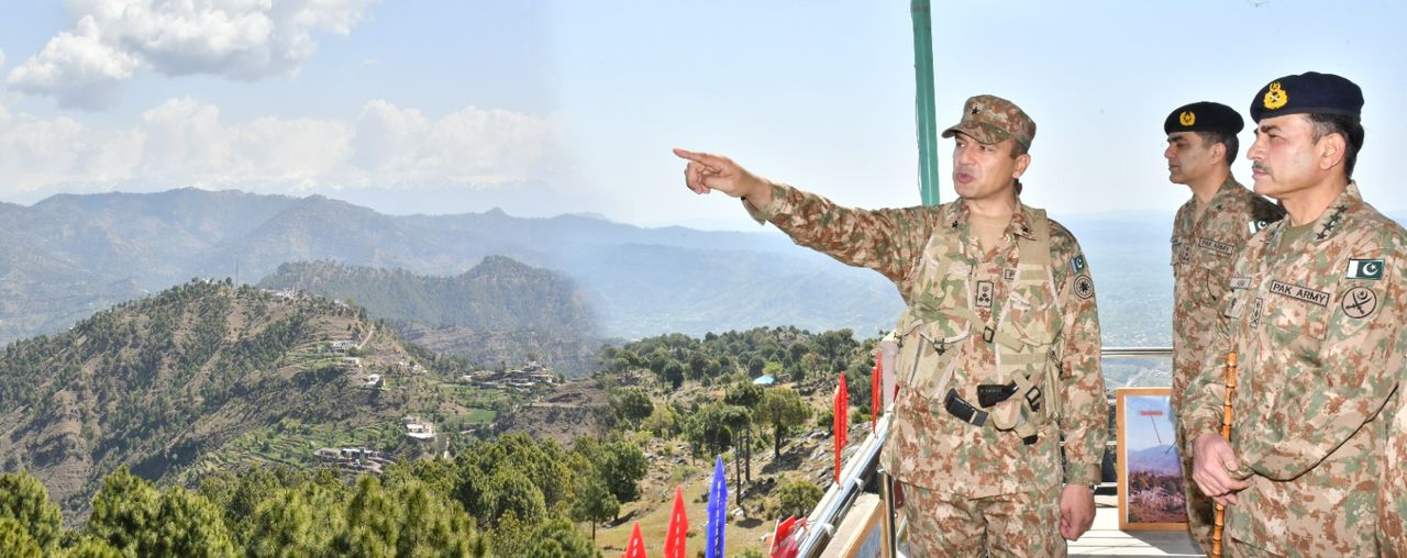 COAS visited forward areas along Line of Control (LOC) today.