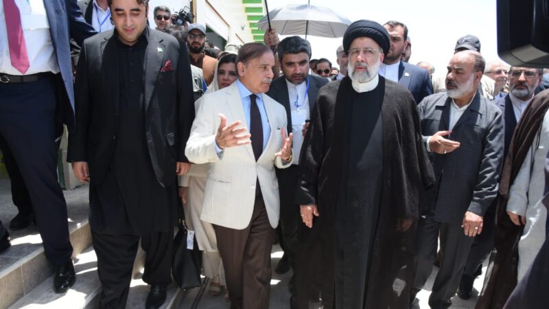 Top Officials Attend at the Iran-Pakistan Borderline to Inaugurate Two Important Infrastructural Projects.