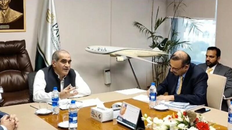 -وفاقی وزیر ایوی ایشن خواجہ سعد رفیق کا پی آۓ ہیڈ آفس اسلام آباد کا دورہ