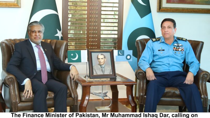 FINANCE MINISTER OF PAKISTAN CALLS ON AIR CHIEF.