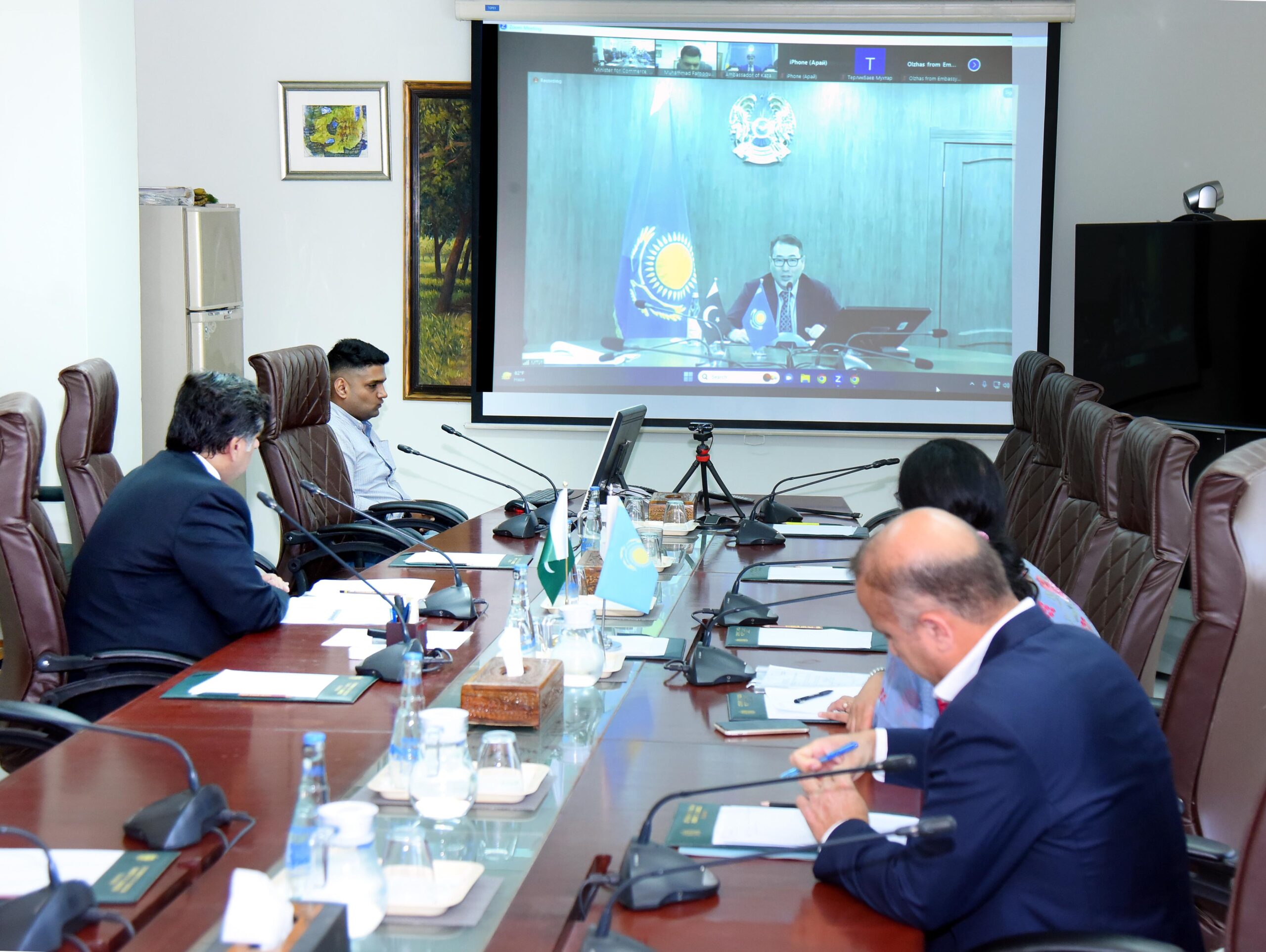 High-Level Meeting Strengthens Economic Ties Between Pakistan and Kazakhstan.
