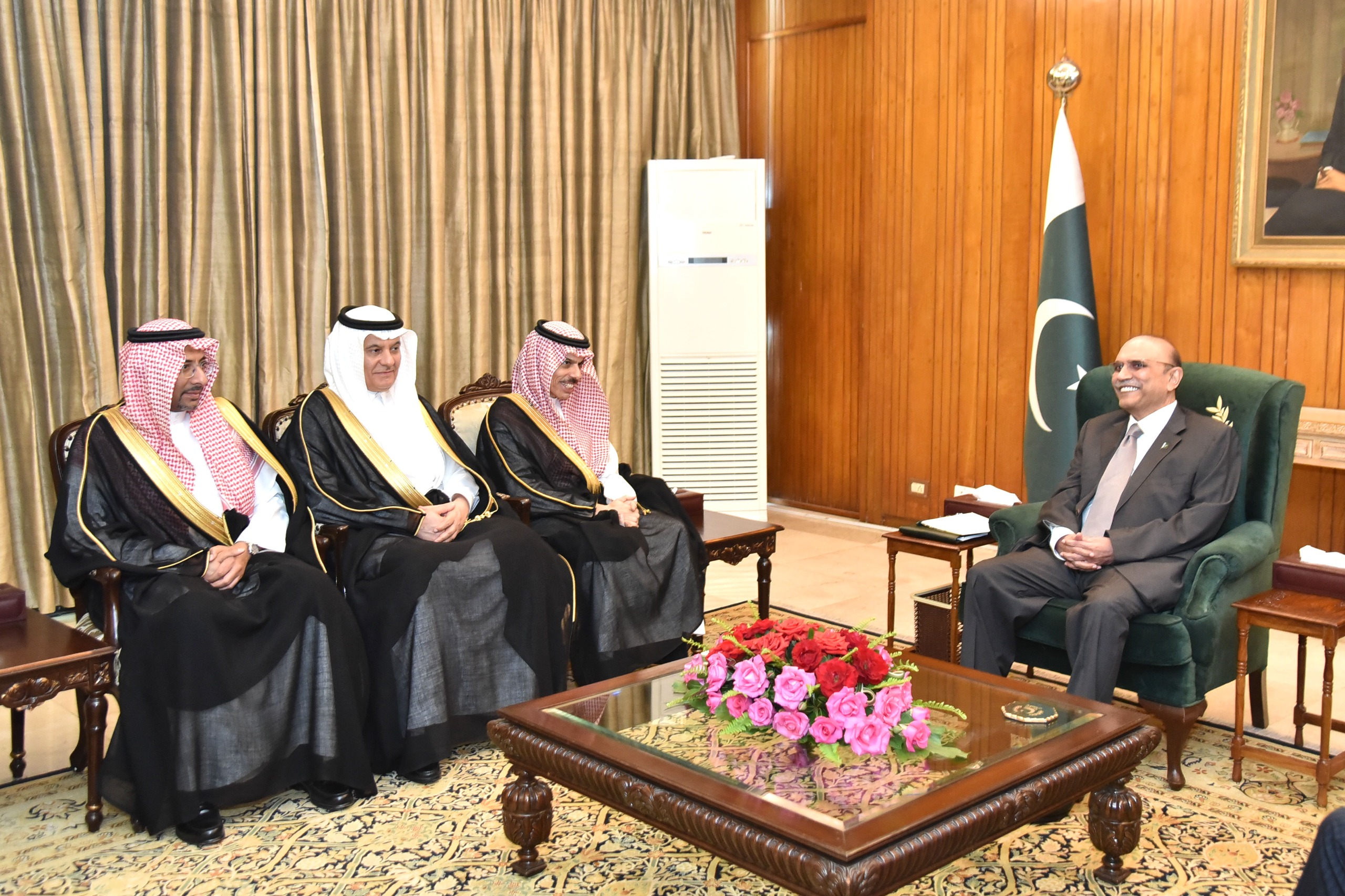 Pakistan & KSA for building strong partnership, promoting economic cooperation.