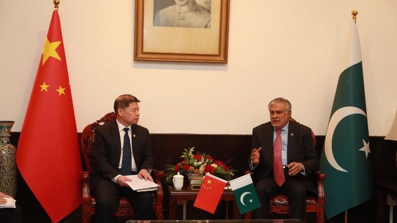 Meeting between the Deputy Prime Minister and Foreign Minister with Chairman, Gezhouba Group.