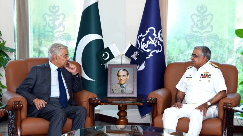 DEFENCE MINISTER VISITS NAVAL HEADQUARTERS.