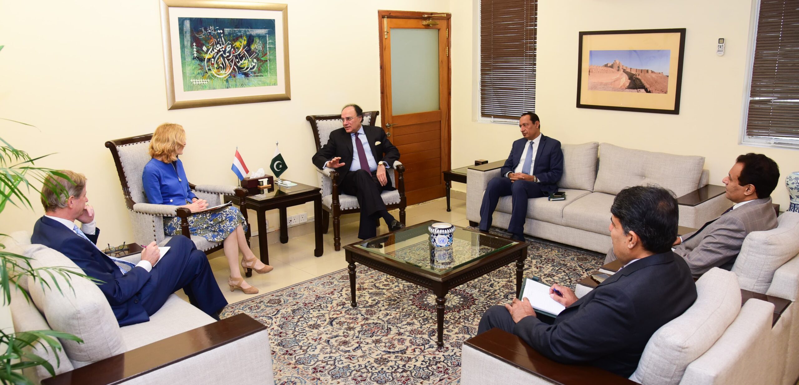 Dutch Ambassador calls on Minister for Finance and Revenue.