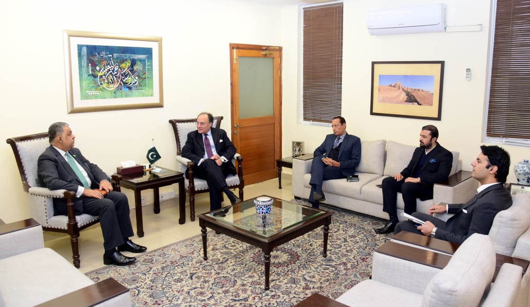 Pak envoy to the US calls on Minister for Finance and Revenue.