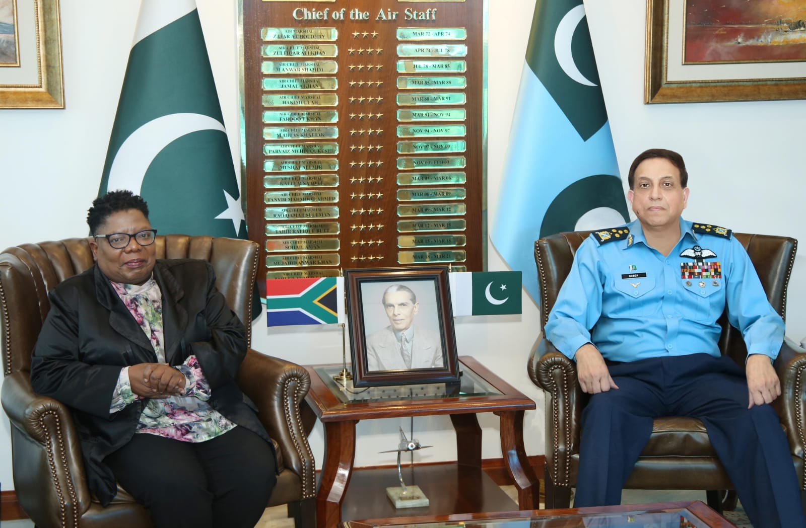 ACTING SECRETARY OF DEFENCE SOUTH AFRICA VISITS AIR HEADQUARTERS.