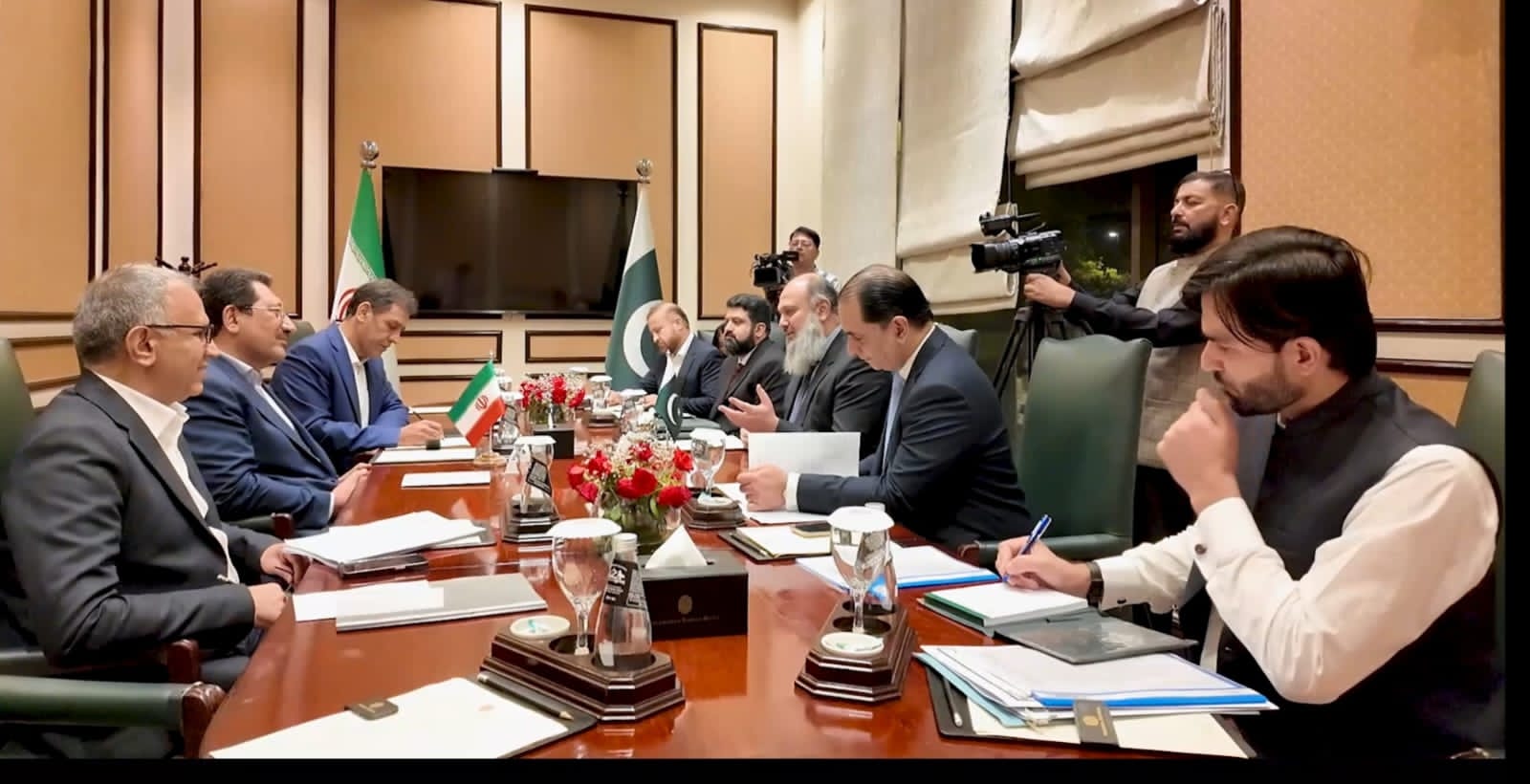 Pakistan, Iran Pledge Deeper Trade, Border Cooperation During High-Level Talks Between Trade Ministers