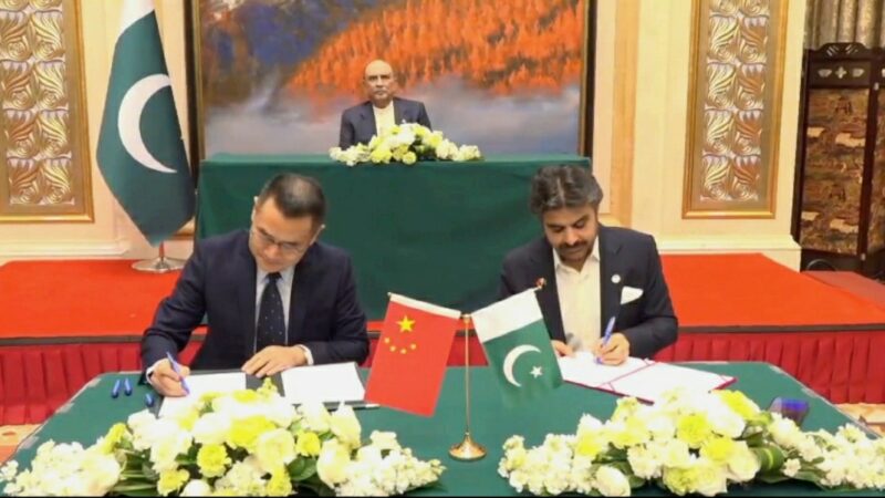 President Zardari Witnesses Signing of Three MoUs in Urumqi