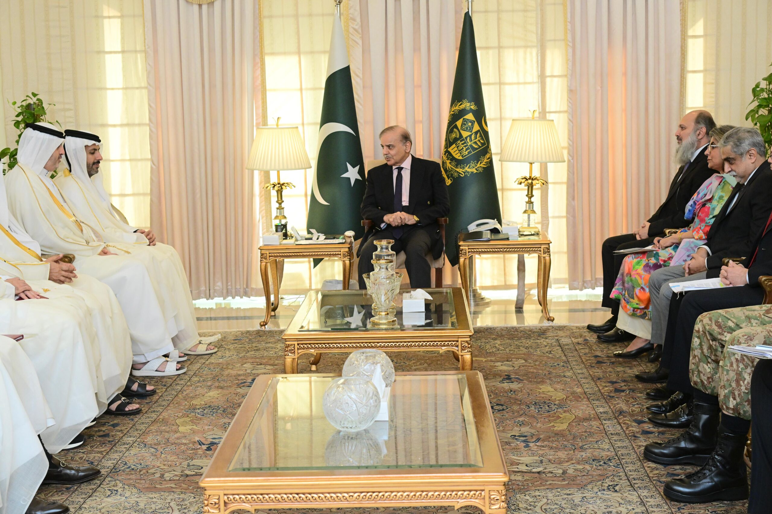 PM invites Qatari investors to explore new avenues of collaboration under SIFC
