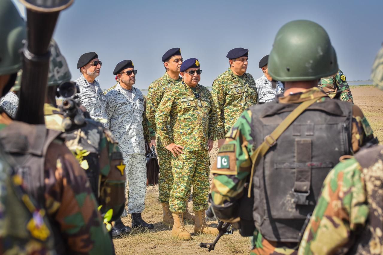 Admiral Naveed Ashraf Reviews Naval Readiness in Creeks Area; Pakistan Navy Inducts Advanced Hovercraft Fleet