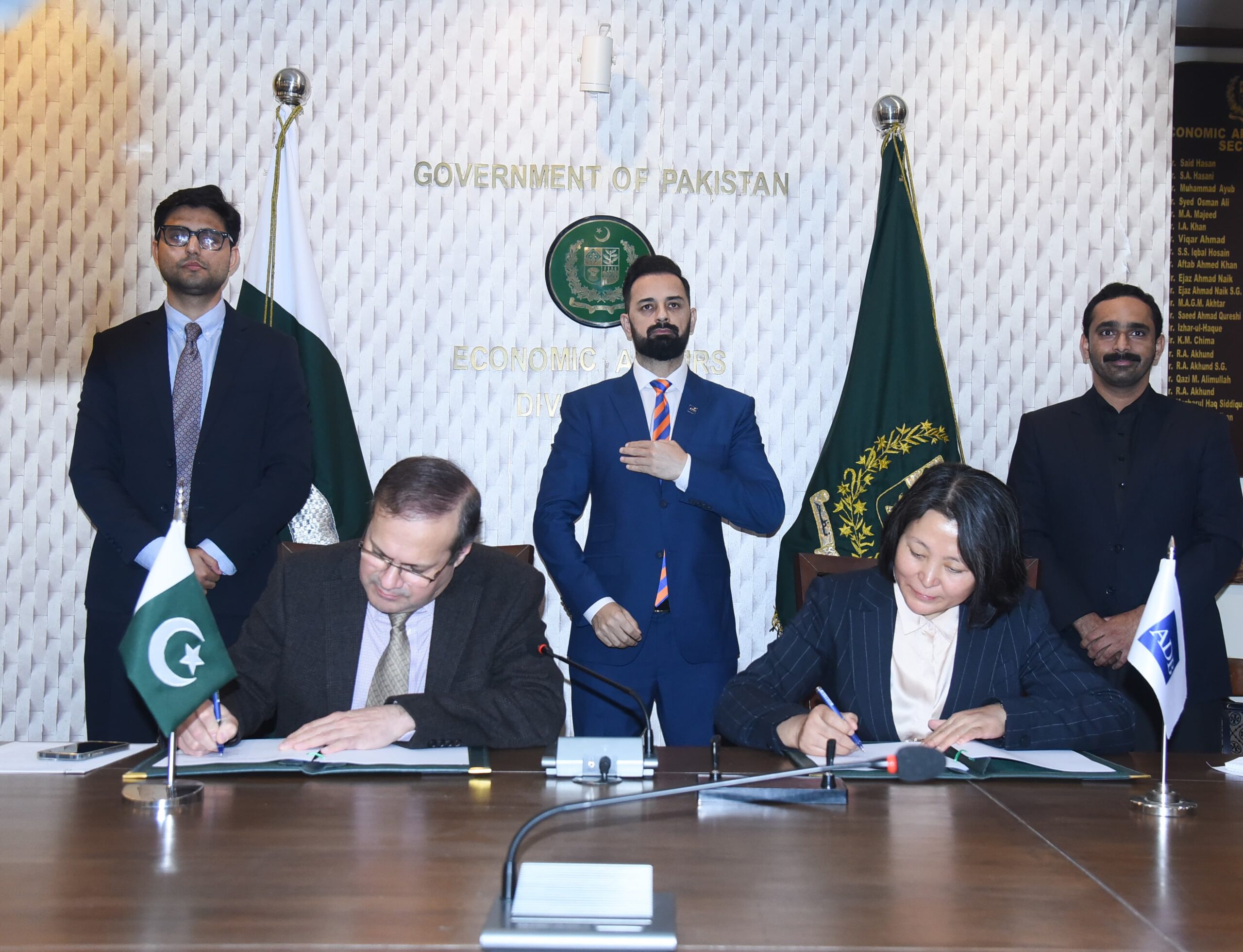 Pakistan, ADB signs climate resilience initiatives worth 304.5 million for Provinces