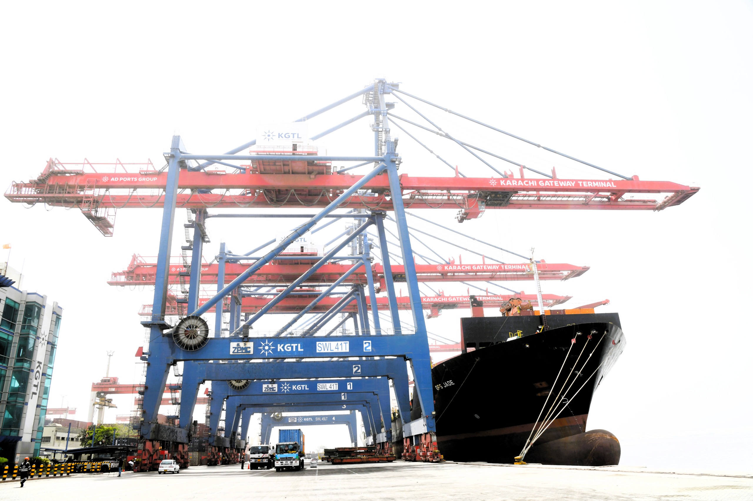 Pakistan Launches New Feeder Shipping Service from Karachi to UAE