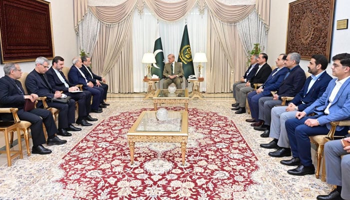 Iranian Foreign Minister Holds Talks with Pakistan’s Civil and Military Leadership on Regional Peace Efforts