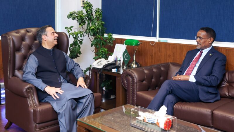 Ambassador Dr. Oumer Calls on Maritime Minister of Pakistan