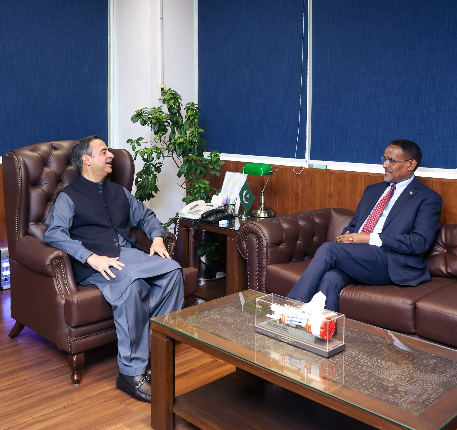 Ambassador Dr. Oumer Calls on Maritime Minister of Pakistan
