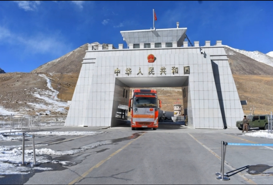 Kyrgyz Transit Truck Reaches Pakistan via Sost, Bypassing Afghanistan