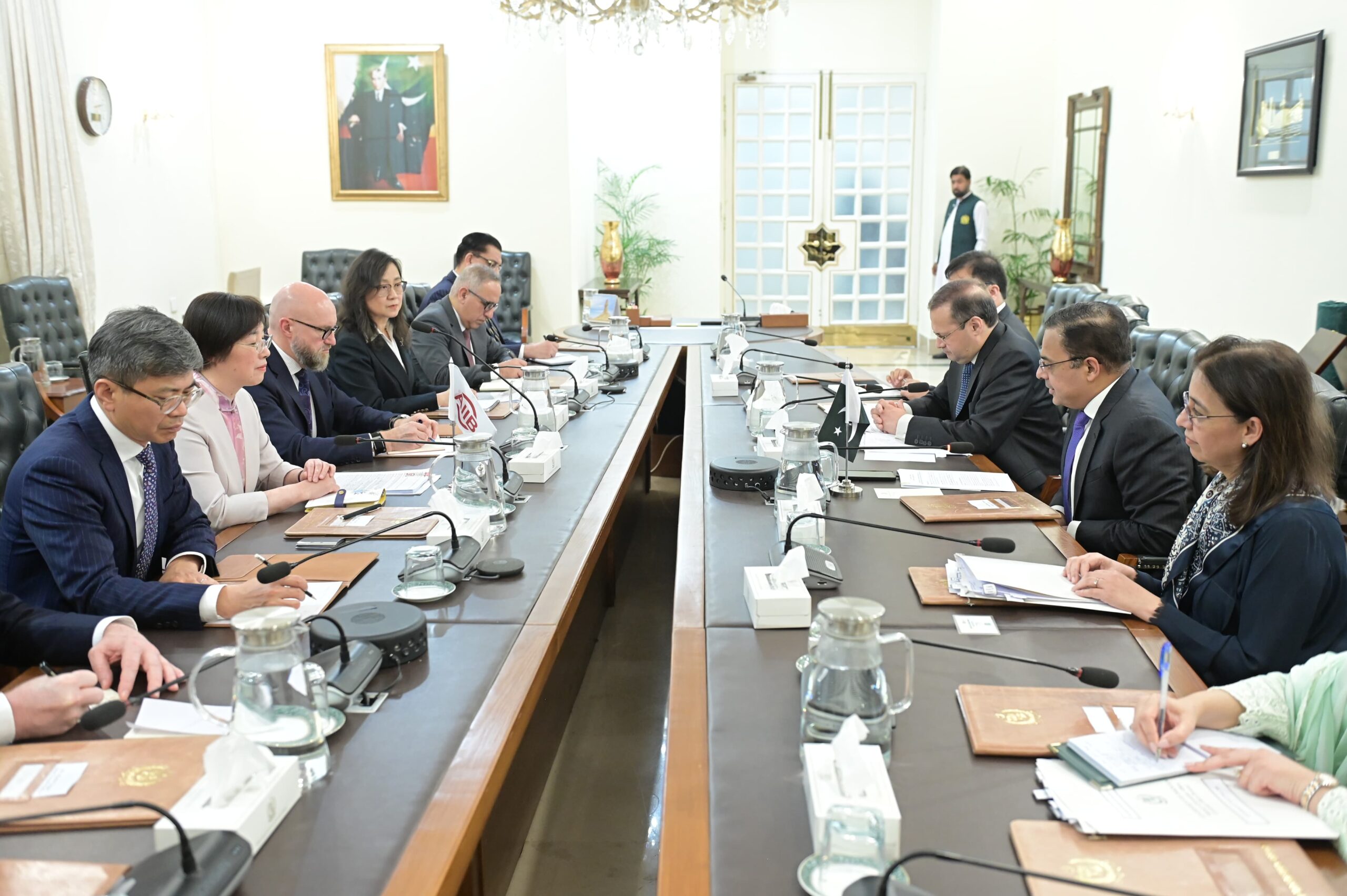 Pakistan Seeks Expanded AIIB Support for Key Infrastructure Projects