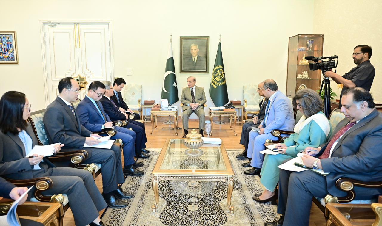 Pakistan, China Push for Faster CPEC 2.0 Implementation as PM Shehbaz Meets Chinese Envoy