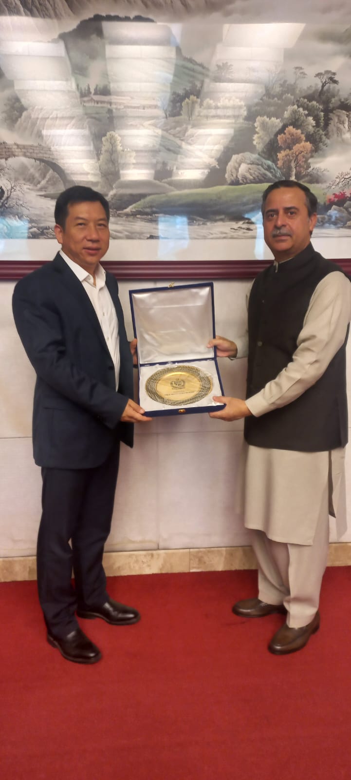 Junaid Chaudhry, Chinese company discuss modern transport links for Pakistan’s ports.