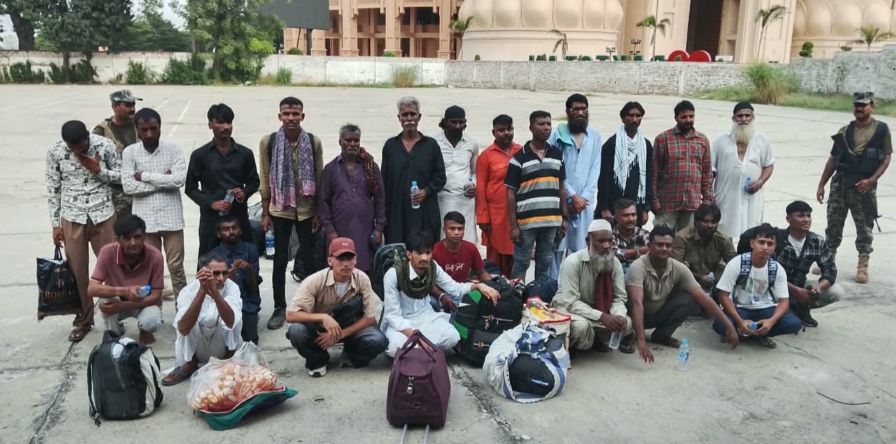 25 Pakistani Prisoners Repatriated from India Through Wagah-Attari Border