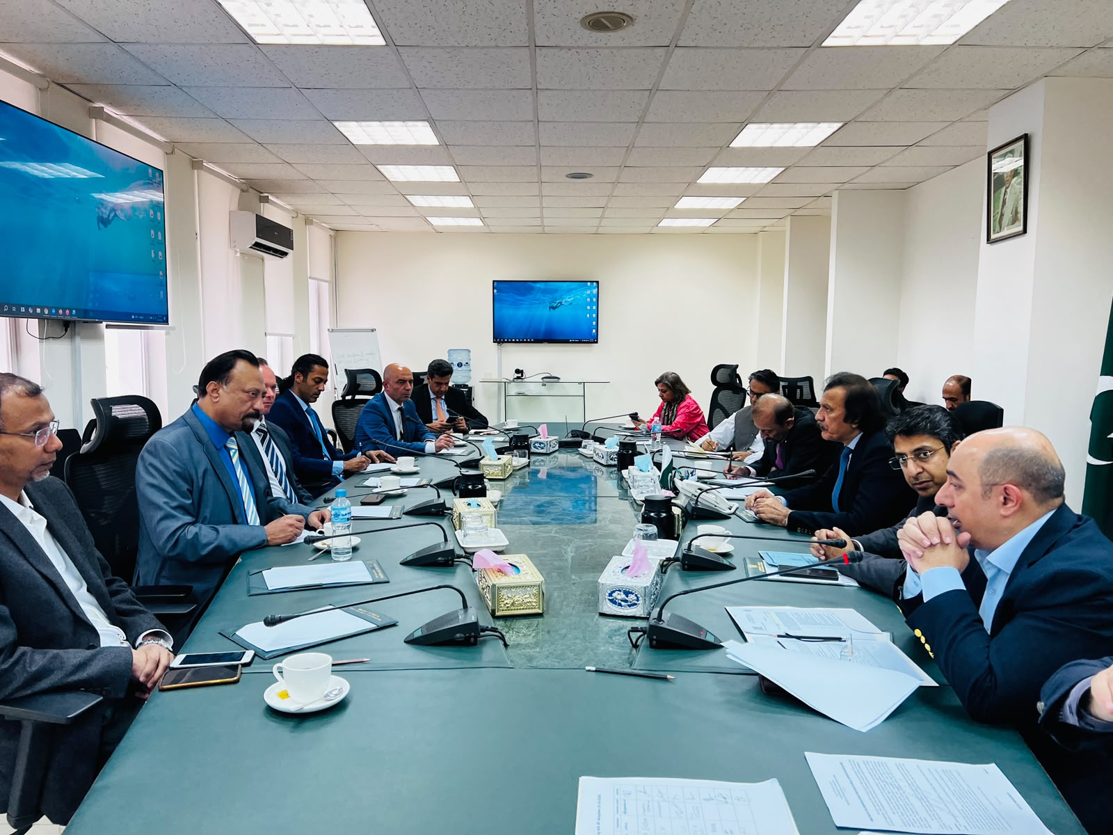 Pakistan, EU Explore Cooperation in Electric Vehicle Skills Development